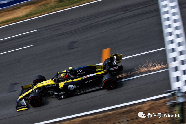 雷诺车队逆转阿斯顿马丁，诺里斯统治全场